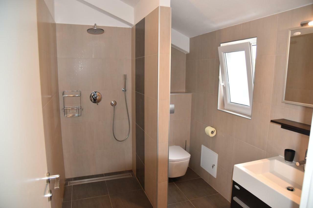 Villa Pina Appartment Chantos Tisno Exteriör bild