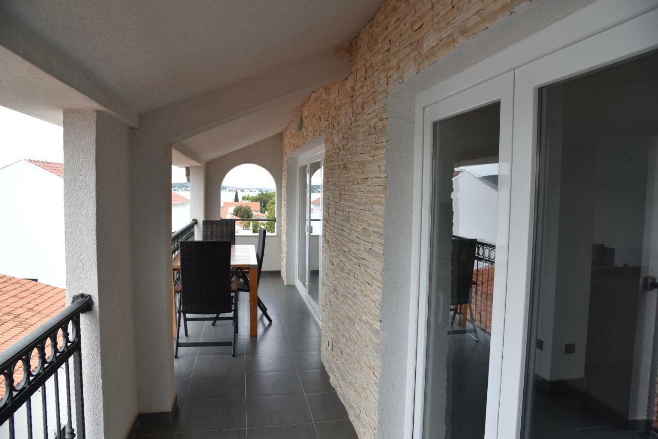 Villa Pina Appartment Chantos Tisno Exteriör bild