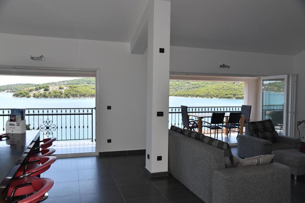 Villa Pina Appartment Chantos Tisno Exteriör bild